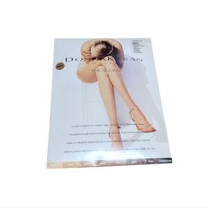 DONNA KARAN Pantyhose Hosiery The Nudes Control Top A19 B04 S NWT Medium